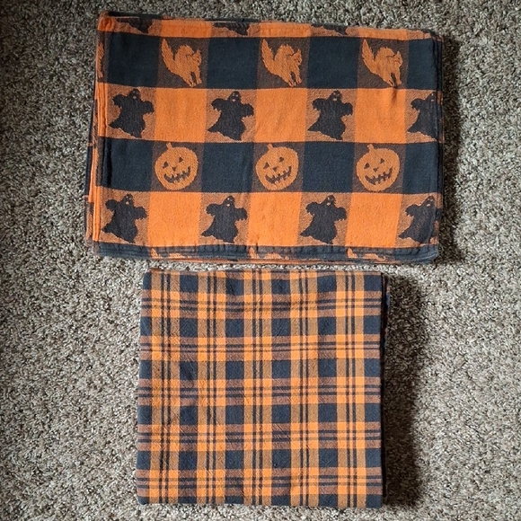 Vintage Halloween Tablecloth & 4 Placemats - Picture 1 of 5